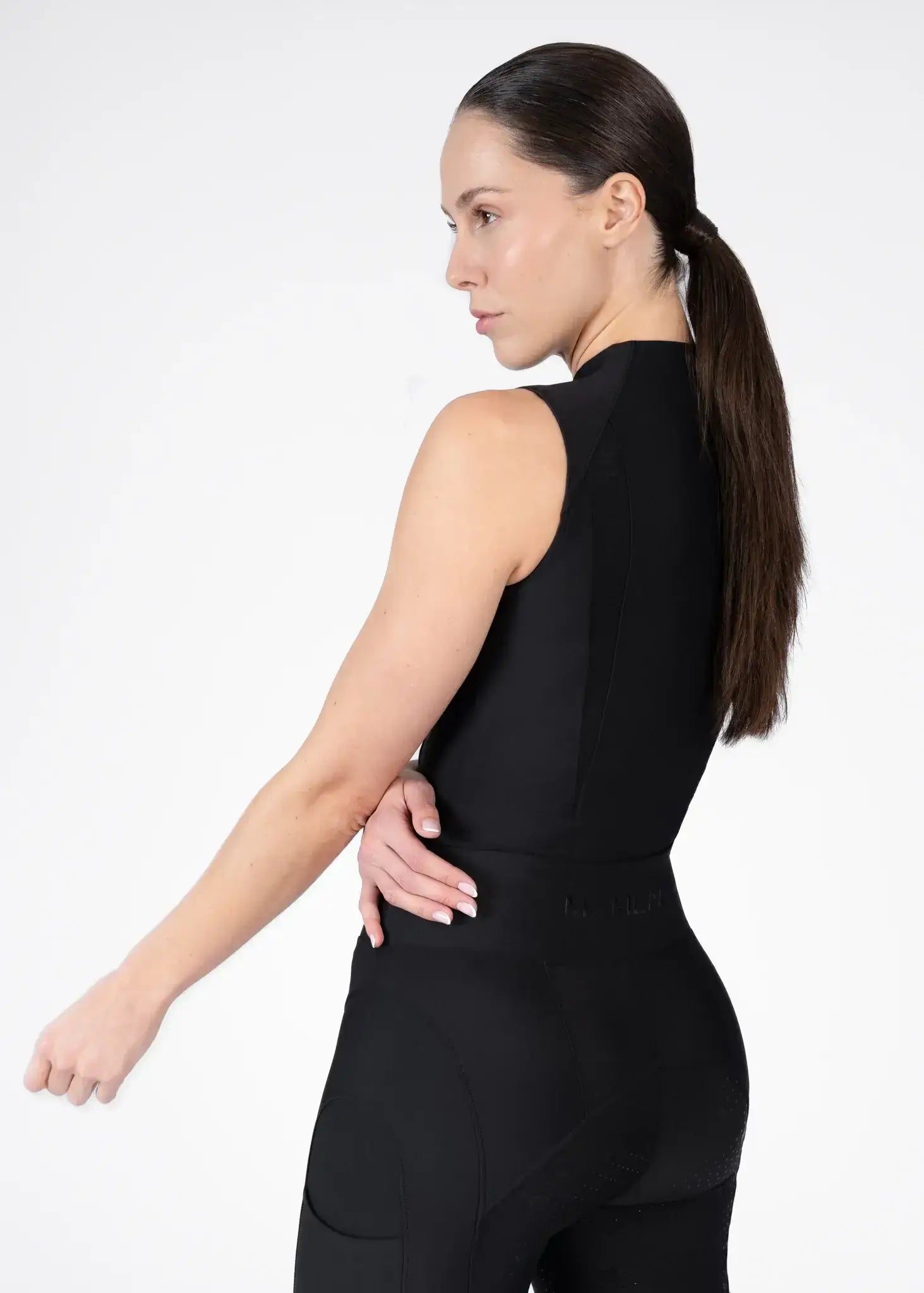 maximilian_frame_ärmellos_grenadine_greemillaa_pferdesport_